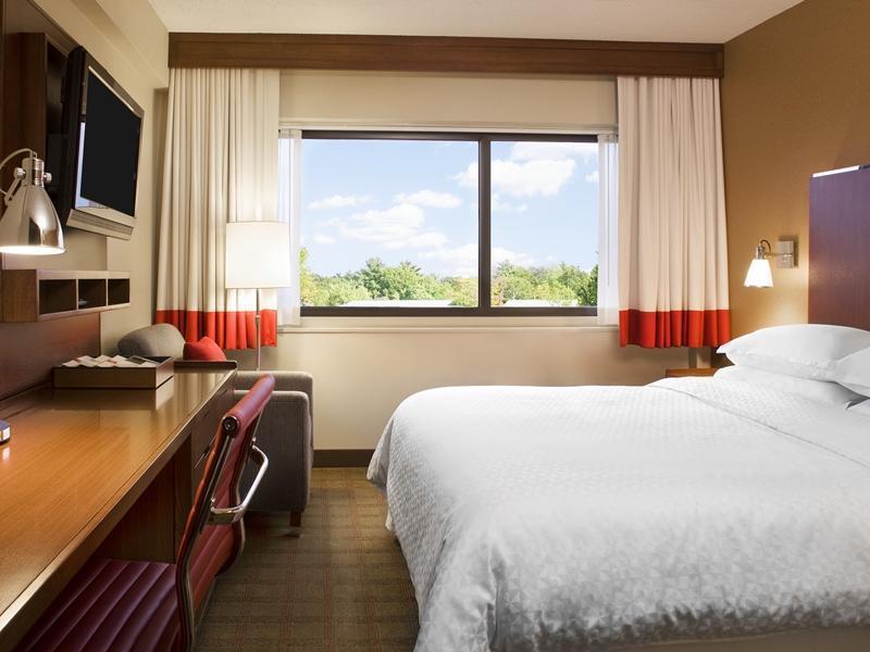 Hotel Four Points By Sheraton Airport 3*